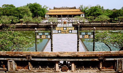 Khám phá nét u trầm kỳ bí của Huế qua 12 di tích cổ kính  