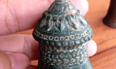 Phát hiện bình cổ ở trên núi