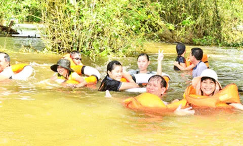 Rủ nhau tắm đồng