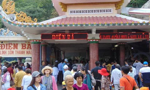  Điện thờ Bà trên núi 