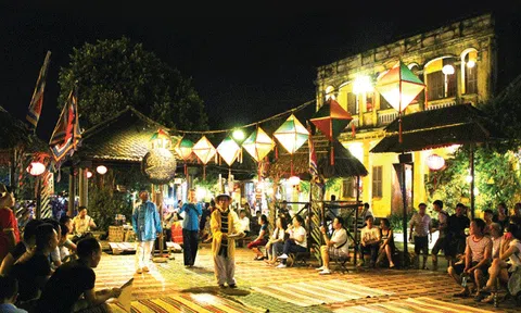 Nghe hát bài chòi trong lòng phố Hội