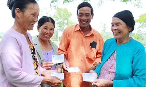  Điều kiện đổi sang thẻ BHYT cho người nghèo 