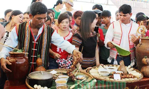 Cơm lam – món ăn quen thuộc của người Mạ