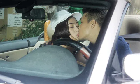  Trương Thế Vinh say đắm hôn Thanh Trúc trên xe hơi