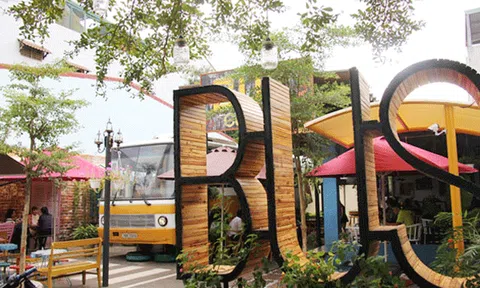 Độc đáo quán cà phê… xe bus