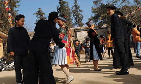 Vỗ mông… chọn bạn đời