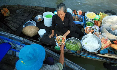 Độc đáo cảnh mua bán trên sông Cửu Long