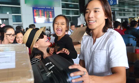  Việt Hương hạnh phúc đón chồng con ở sân bay