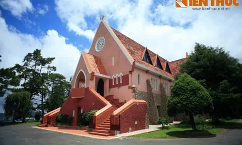 Ngắm vẻ đẹp của nhà thờ Mai Anh nổi tiếng Đà Lạt