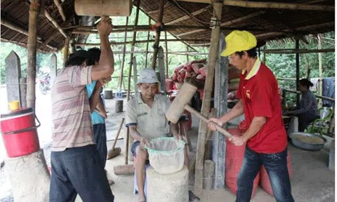 Về Sóc Trăng nghe tiếng chày giã cốm 