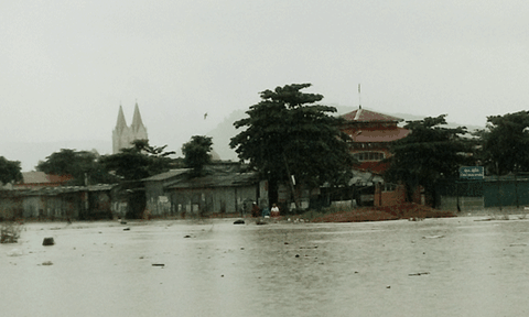 Quảng Bình: Lũ lại chồng lũ