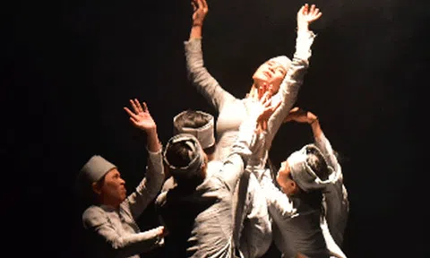  Tác phẩm “cất kho” là có lỗi với công chúng 