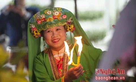 Ghé Đền Hoàng Mười xem hầu đồng