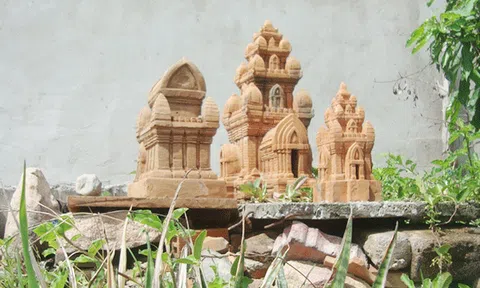  Dưới chân cổ tháp huyền ảo, dấu ấn văn hóa cộng đồng người Chăm