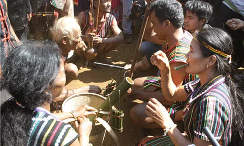 Nghi thức đón bạn trong lễ hội của người M’nông