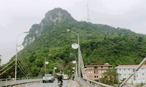 Núi Cấm Sơn - Một kỳ quan trong lòng thành phố Hà Giang