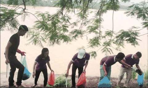 Du lịch... “nhặt rác