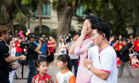  Ngọc Hân, MC Phan Anh bật khóc vì món quà bất ngờ