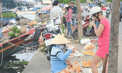 Nơi những phụ nữ lấy "thuyền làm nhà" giữa lòng Sài Gòn 