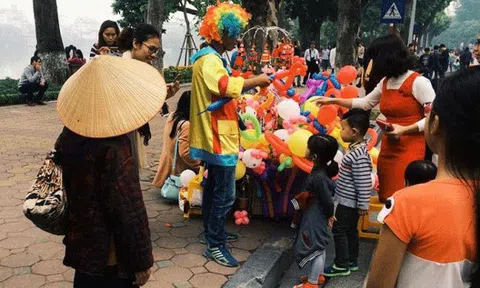  Hành động đẹp của bà cụ khiến cư dân mạng vô cùng xúc động