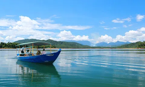  Hồ Phú Ninh - hòn ngọc xanh giữa miền Trung khắc nghiệt