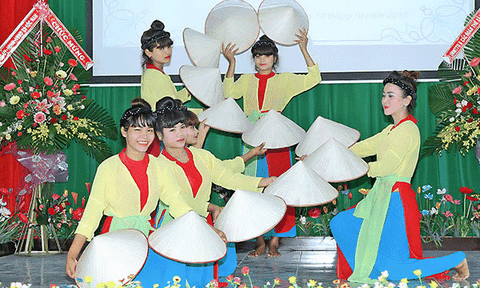 Câu dân ca mang theo từ quê mẹ