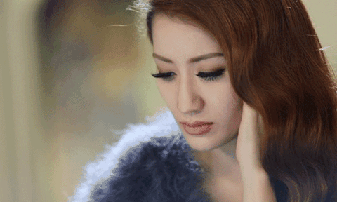  Khánh Thi bị phụ huynh học sinh chỉ trích là 'máy bào tiền'