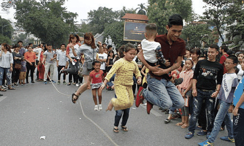 Để con được sống như tuổi thơ của mẹ