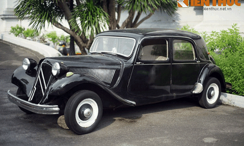 Soi mẫu siêu xe nổi tiếng Sài Gòn trước 1975 