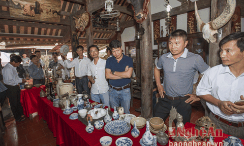 Phiên chợ đấu giá đồ cổ gây quỹ từ thiện ở Nghệ An