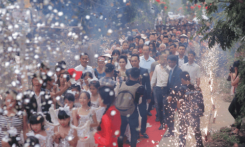  'Bên trong' đám cưới bạc tỷ kéo dài 3 ngày của đại gia Hưng Yên