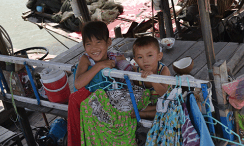 Mưu sinh trên sông Tiền