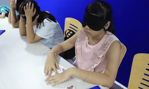  Nên hay không cho trẻ đi học “luyện não”? 