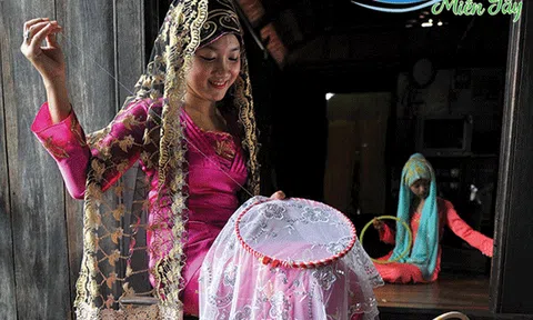 Phụ nữ Chăm- Người lưu giữ văn hóa dân tộc