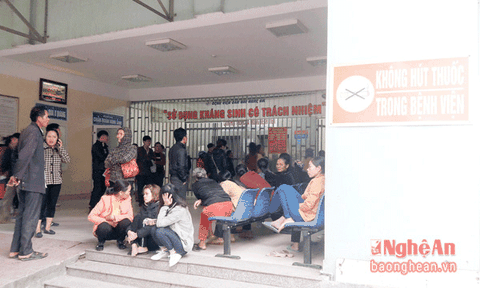 Khói thuốc lá vẫn 'hoành hành' trong bệnh viện