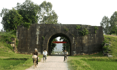 Miễn vé tham quan thành nhà Hồ
