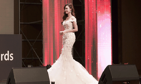  Midu quyến rũ đi nhận giải thưởng ở Hàn Quốc