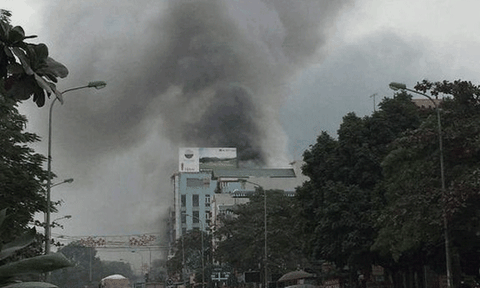 Cháy lớn thiêu rụi siêu thị điện máy 6 tầng 