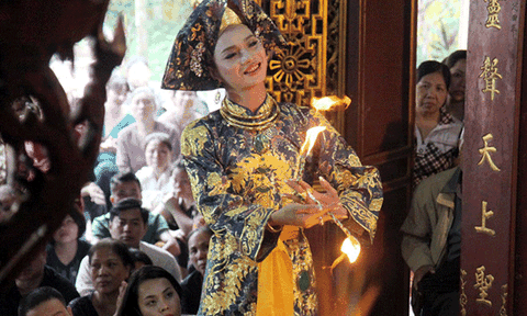 Thực hành tín ngưỡng thờ Mẫu cần nhận thức đúng về hát Văn, lên đồng