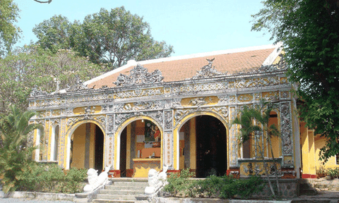 Leo lên 99 bậc đá khám phá chùa Bửu Phong Đồng Nai