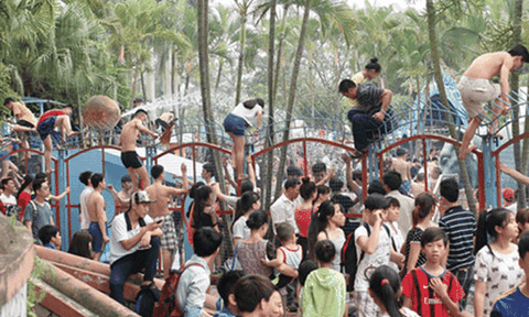 Những hành động khiến người Việt ngày càng trở nên xấu xí