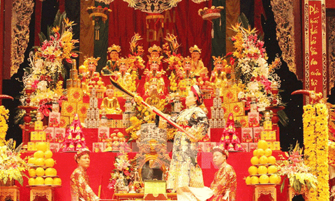 Nỗi lo hầu đồng “lệch pha” sau vinh danh