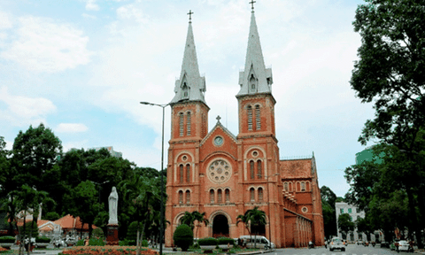 TP.HCM: Sẽ tu sửa mái ngói Nhà thờ Đức Bà