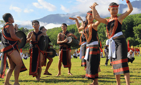 Bảo tồn, phát huy vai trò các đội cồng chiêng giàu bản sắc
