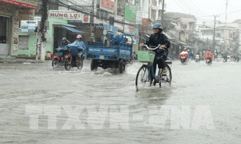 Khánh Hòa: Nhiều đường phố vẫn còn ngập sâu trong nước
