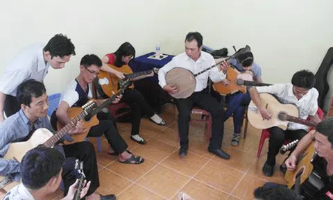 Vĩnh Long: Lớp dạy đờn đặc biệt cho người khiếm thị