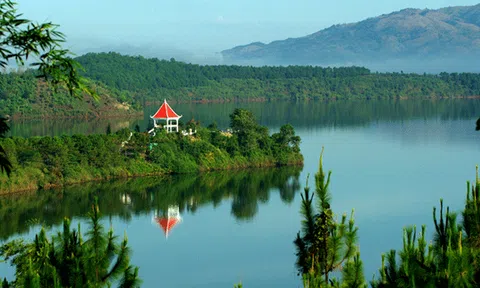 Biển Hồ - “Mắt ngọc cao nguyên”