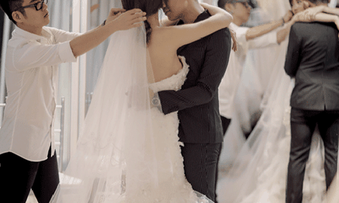 Hậu trường Hari Won - Trấn Thành đi thử trang phục cưới