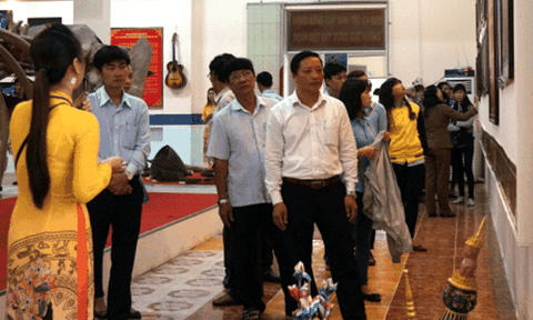 Trưng bày nghệ thuật đờn ca tài tử Nam Bộ