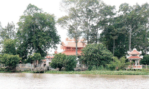 Đi trên sông Vàm